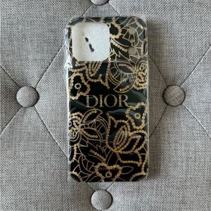 Black and Gold Floral 17promax Phone Case